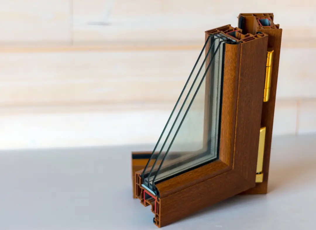 Installation de fenêtre en bois sur mesure Bédarrides